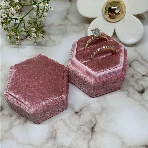Baby Pink Hexagon Velvet Ring Box - Picture 2 of 3